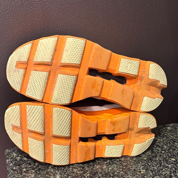 On Running Cloudmaster size 9.5 men’s DISCONTINUED - Picture 7 of 9